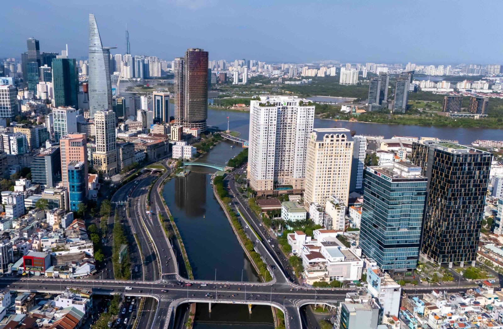 Các tòa nhà cao tầng tại khu vực trung tâm TP Hồ Chí Minh. Các tòa nhà cao tầng tại khu vực trung tâm TP Hồ Chí Minh.