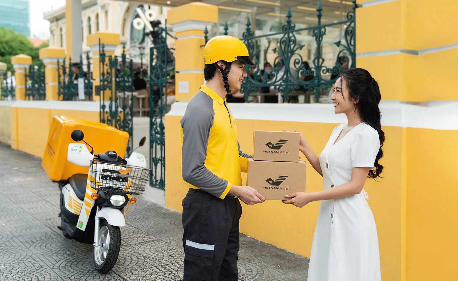 Lấy khách hàng làm trung tâm, Bưu điện Việt Nam không ngừng đổi mới, hoàn thiện và nâng cao chất lượng dịch vụ, mang lại trải nghiệm trọn vẹn và lợi ích tối đa cho khách hàng. Ảnh: Vietnam Post