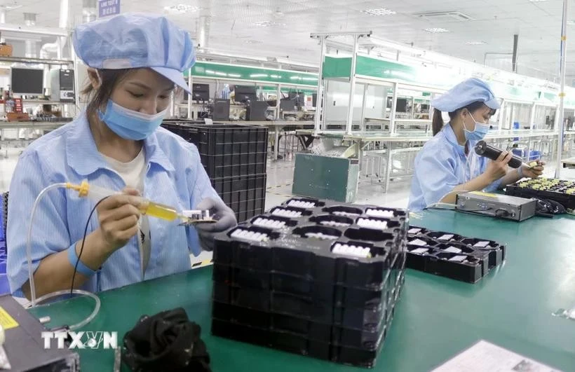 Công nhân tại một doanh nghiệp ở Bắc Giang.