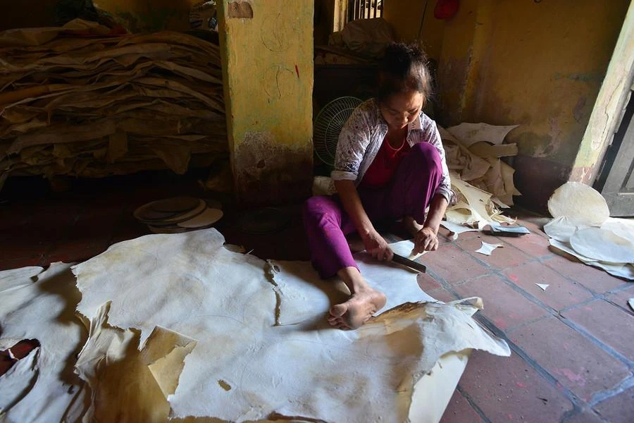 Mặt trống trước kia được làm từ da trâu nhưng hiện nay cũng có nhiều vật liệu tốt khác thay thế.