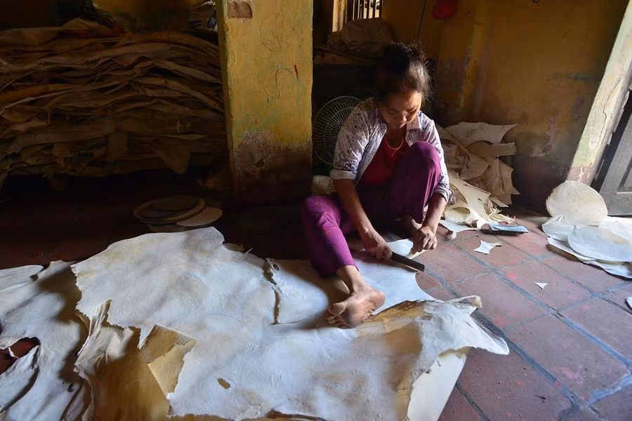 Mặt trống trước kia được làm từ da trâu nhưng hiện nay cũng có nhiều vật liệu tốt khác thay thế.