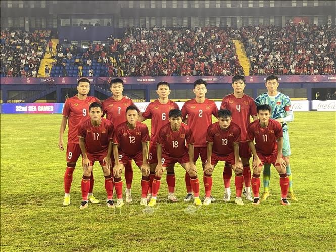Tại SEA Games 33 sẽ chỉ sử dụng cầu thủ U22 cho môn bóng đá nam. Tại SEA Games 33 sẽ chỉ sử dụng cầu thủ U22 cho môn bóng đá nam.