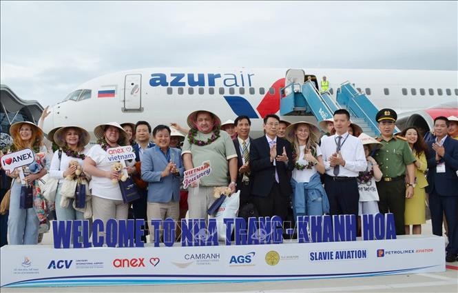 Chiều 17/3/2025, chuyến bay mang số hiệu ZF2577 của Hãng hàng không Azu Air LLC khởi hành từ sân bay quốc tế Irkutsk, Liên bang Nga đã hạ cánh xuống sân bay quốc tế Cam Ranh, tỉnh Khánh Hòa với 231 du khách Nga. Đây là chuyến bay charter (thuê bao chuyến) đầu tiên đưa du khách Nga trở lại Khánh Hòa kể từ khi dịch COVID-19 bùng phát vào năm 2020. Chiều 17/3/2025, chuyến bay mang số hiệu ZF2577 của Hãng hàng không Azu Air LLC khởi hành từ sân bay quốc tế Irkutsk, Liên bang Nga đã hạ cánh xuống sân bay quốc tế Cam Ranh, tỉnh Khánh Hòa với 231 du khách Nga. Đây là chuyến bay charter (thuê bao chuyến) đầu tiên đưa du khách Nga trở lại Khánh Hòa kể từ khi dịch COVID-19 bùng phát vào năm 2020.