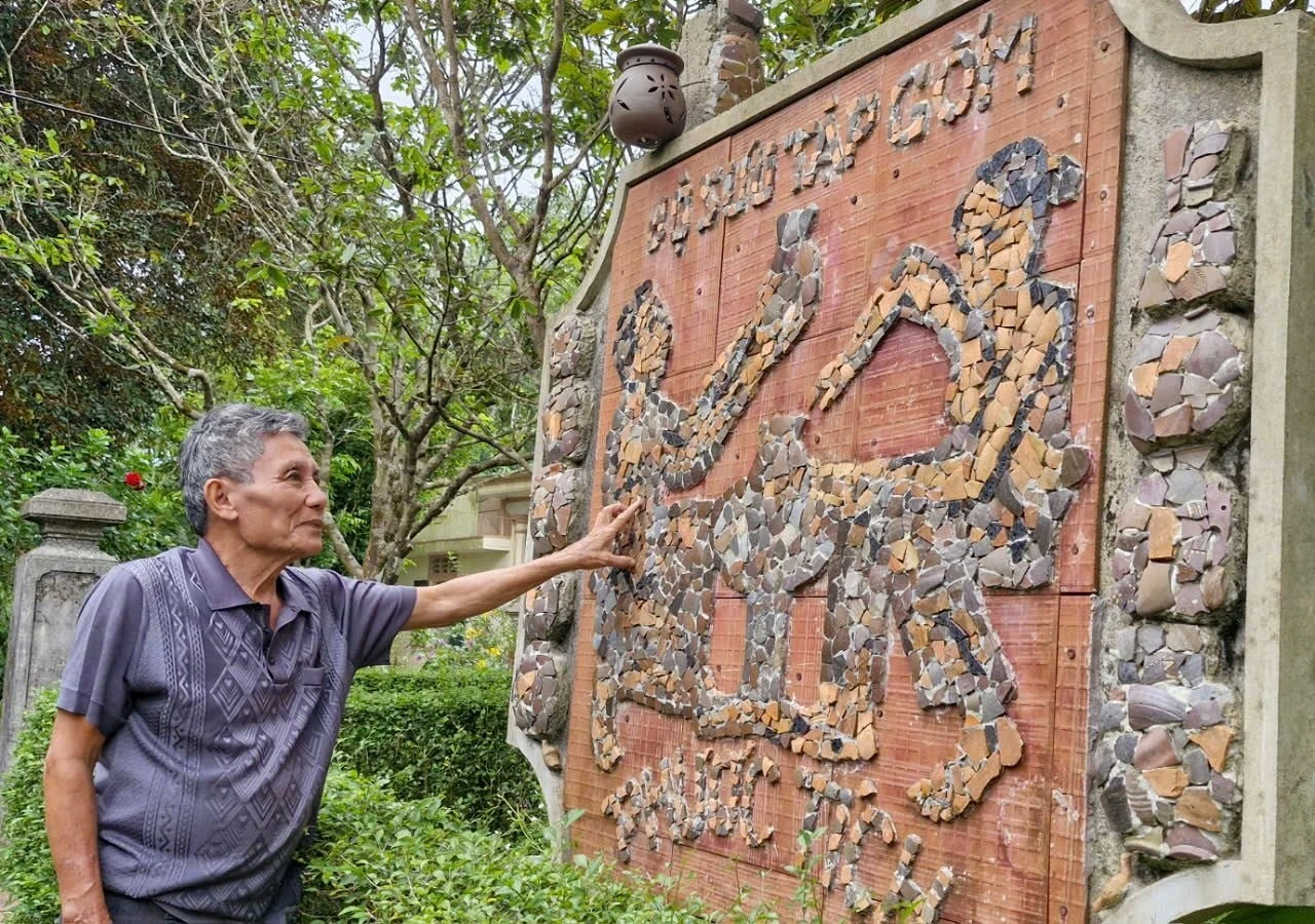 Ông Lê Trọng Diễn kể về những thăng trầm của nghề làm gốm tại làng cổ Phước Tích.