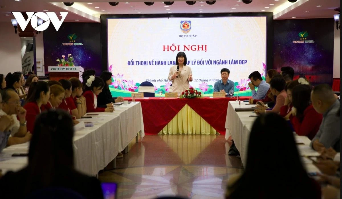 Lãnh đạo Cục phổ biến, giáo dục pháp luật và Trợ giúp pháp lý, Bộ Tư pháp chia sẻ tại Hội nghị.