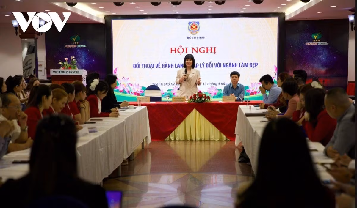 Lãnh đạo Cục phổ biến, giáo dục pháp luật và Trợ giúp pháp lý, Bộ Tư pháp chia sẻ tại Hội nghị.