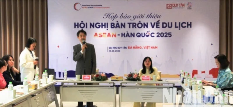 Quang cảnh buổi họp báo ngày 25/6.