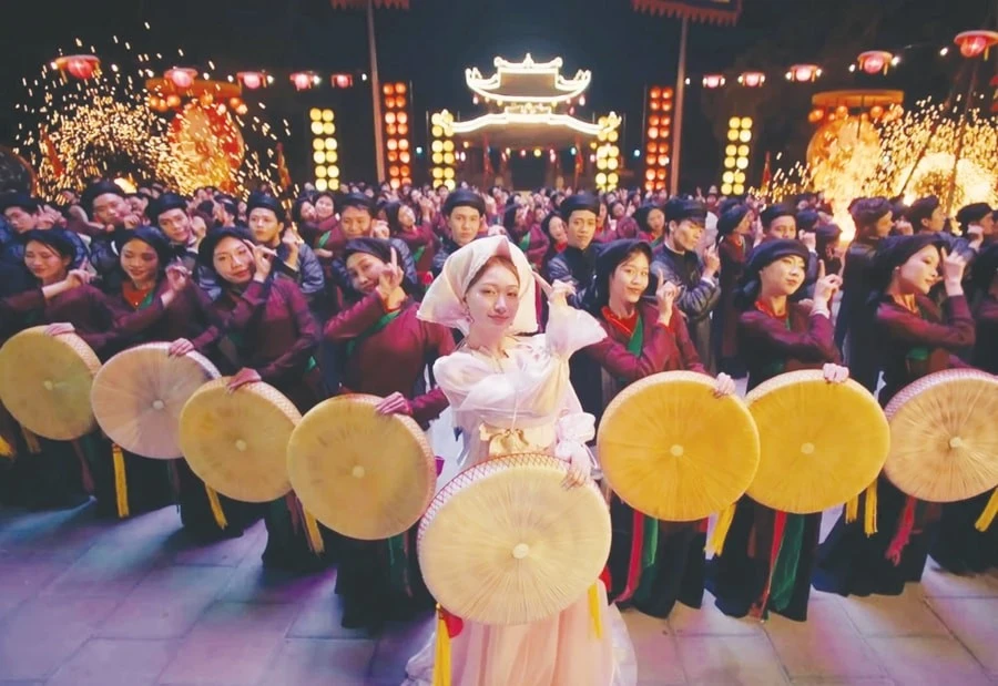 MV “Bắc Bling” gây ấn tượng với trang phục truyền thống.