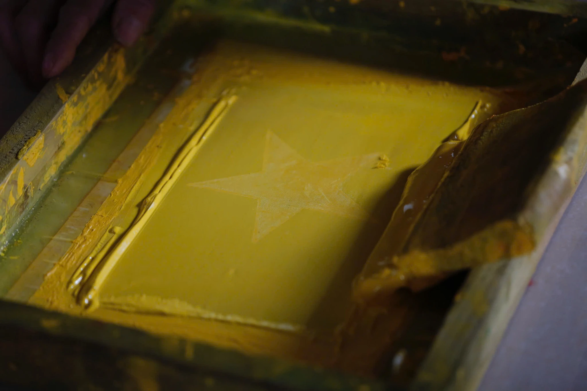 Các công đoạn làm cờ Tổ quốc