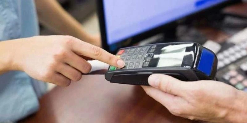 Từ ngày 1/6, các hộ kinh doanh có doanh thu từ 1 tỷ đồng/năm phải sử dụng hóa đơn điện tử có kết nối với máy tính tiền (Ảnh minh họa).