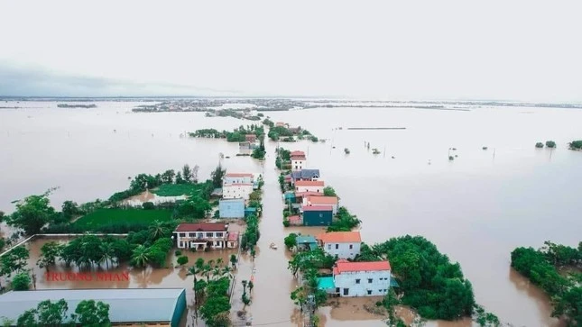 Ngập lụt tại huyện Lệ Thủy (tỉnh Quảng Bình) sau cơn bão số 6.