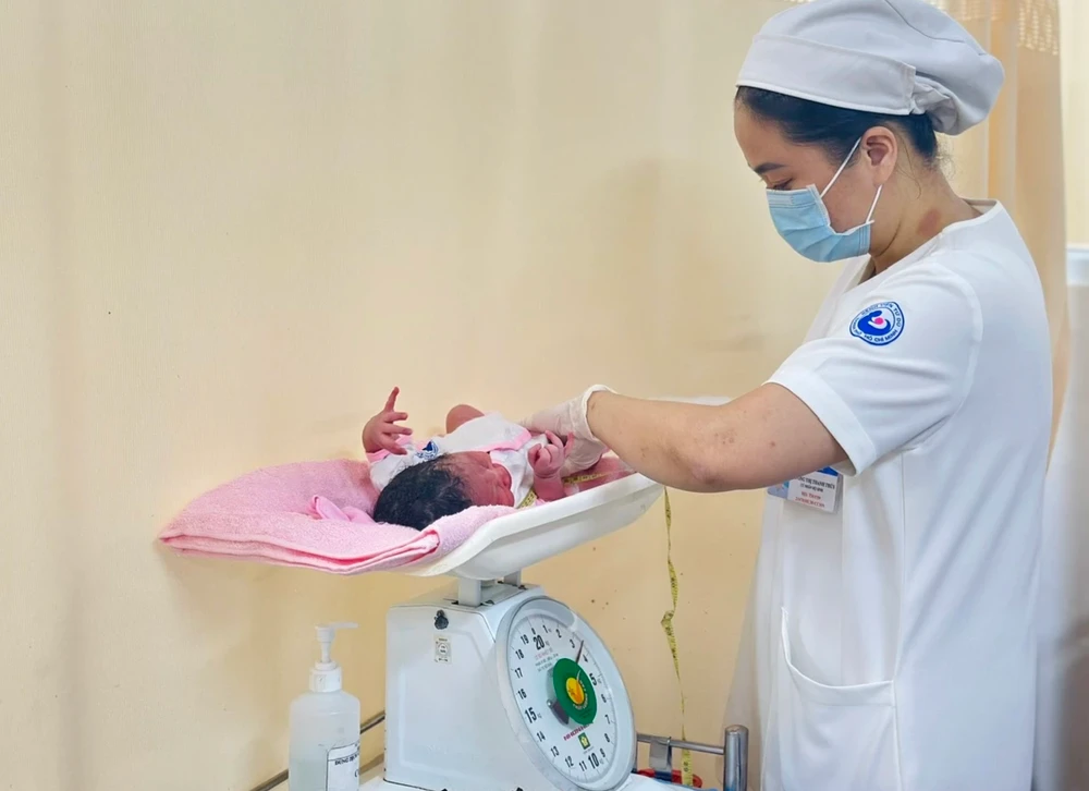 Năm 2024, TFR của Việt Nam đạt mức 1,91 con/phụ nữ - mức thấp nhất trong lịch sử. Ảnh minh hoạ