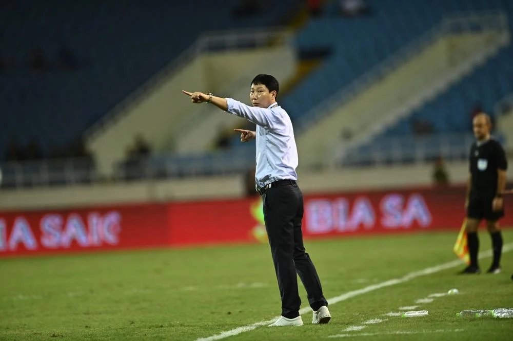 HLV Kim Sang-sik có những đợt hội quân ngắn ngày với các đội tuyển nam quốc gia tương tự tiền nhiệm Park Hang-seo để đánh giá lực lượng và sâu sát hơn với các học trò.