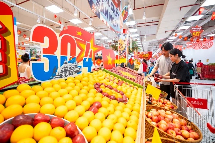 Khu vực bán trái cây của hệ thống Go! trang trí ấn tượng với phiên bản 30/4.