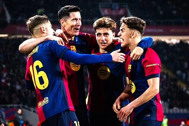 Tại giải đấu trong nước, Barca đã lọt vào chung kết cúp nhà Vua và độc chiếm ngôi đầu La Liga.