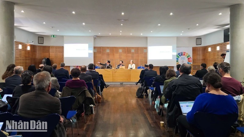 Nhiều chuyên gia đánh giá nền kinh tế Việt Nam có sức hút và triển vọng đạt tốc độ tăng trưởng vững chắc trong thời gian qua.