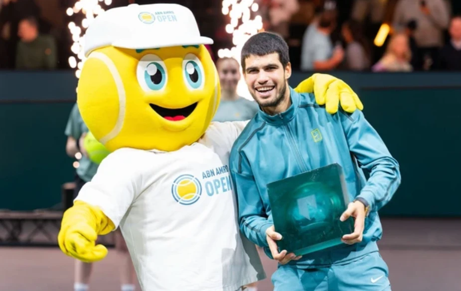 Alcaraz lần đầu tiên lên ngôi một giải đấu trong nhà.