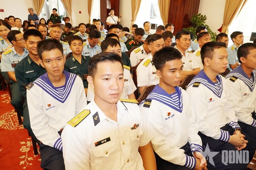 Cán bộ, chiến sĩ trẻ các đơn vị Quân đội tham dự chương trình.