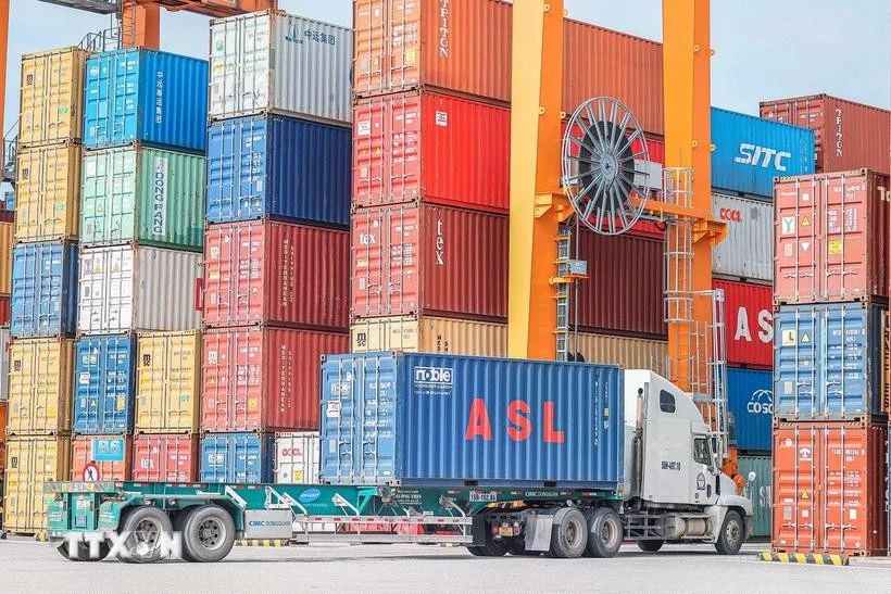 Việt Nam đã vươn lên vị trí là đối tác thương mại lớn thứ chín của Singapore.