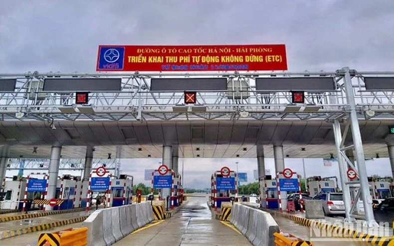 Trạm thu phí trên tuyến cao tốc Hà Nội - Hải Phòng.
