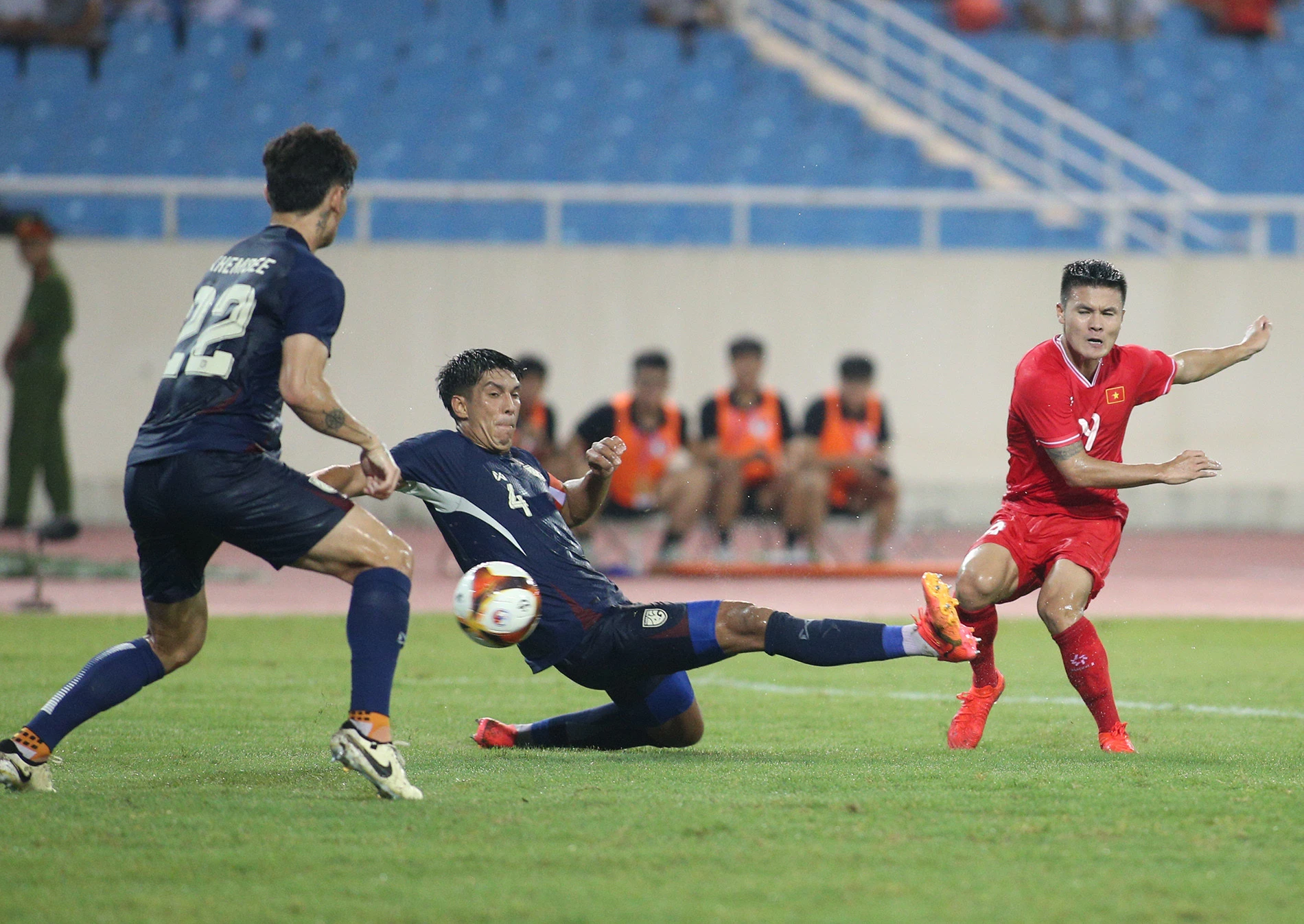 Quang Hải chỉ chơi tròn vai ở hai trận giao hữu vừa qua.