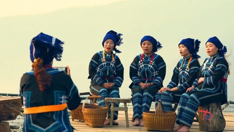 “Đi trong sương” là câu chuyện lập nghiệp của những thanh niên người dân tộc thiểu số tại xã Y Tý, huyện Bát Xát, tỉnh Lào Cai.