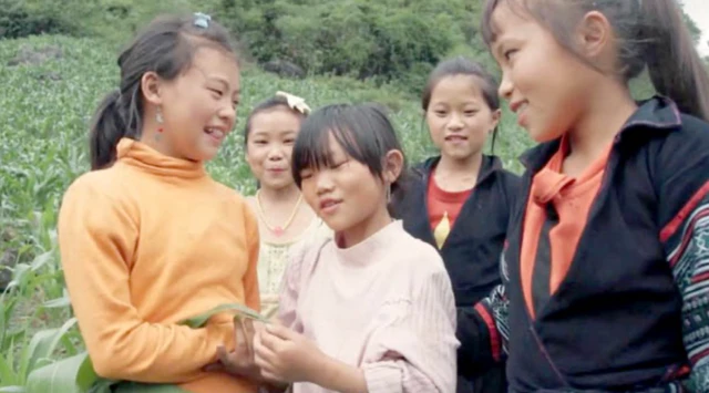 Hình ảnh trong phim tài liệu Những đứa trẻ trong sương.