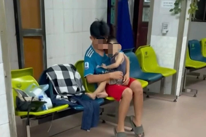 Bé trai trong vụ việc "không được cấp cứu vì chưa đóng viện phí" đã được phẫu thuật tại Bệnh viện Nhi Trung ương.