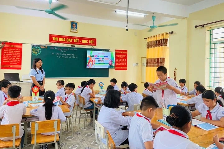 Trường học có bị sáp nhập sau khi không tổ chức đơn vị hành chính cấp huyện? (Ảnh minh hoạ)