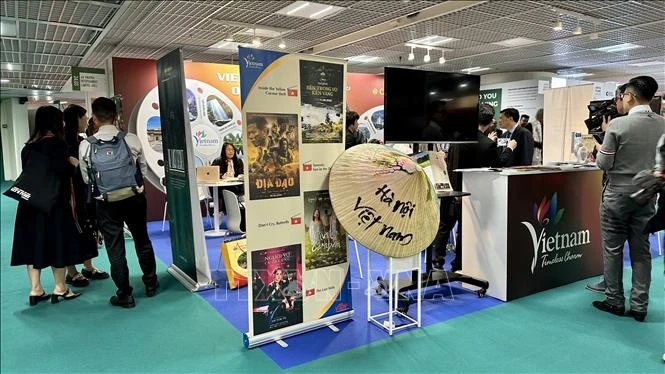 Gian hàng Việt Nam tại chợ phim của Liên hoan phim quốc tế Cannes 2025.