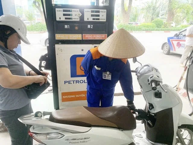 Bộ Tài chính tiếp tục đề xuất giảm thuế bảo vệ môi trường đối với xăng dầu trong năm 2025.