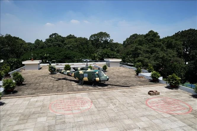 Vị trí trên tầng thượng Dinh Độc Lập cách đây 50 năm vào ngày 8/4/1975 Trung úy phi công Nguyễn Thành Trung ném 2 quả bom.