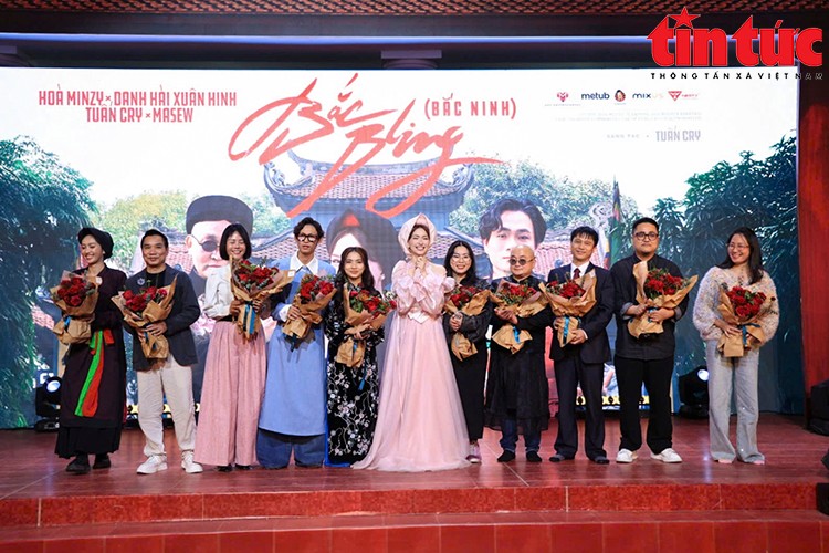 MV "Bắc Bling" của ca sỹ Hòa Minzy tạo thêm cú huých cho du lịch tỉnh Bắc Ninh. MV "Bắc Bling" của ca sỹ Hòa Minzy tạo thêm cú huých cho du lịch tỉnh Bắc Ninh.