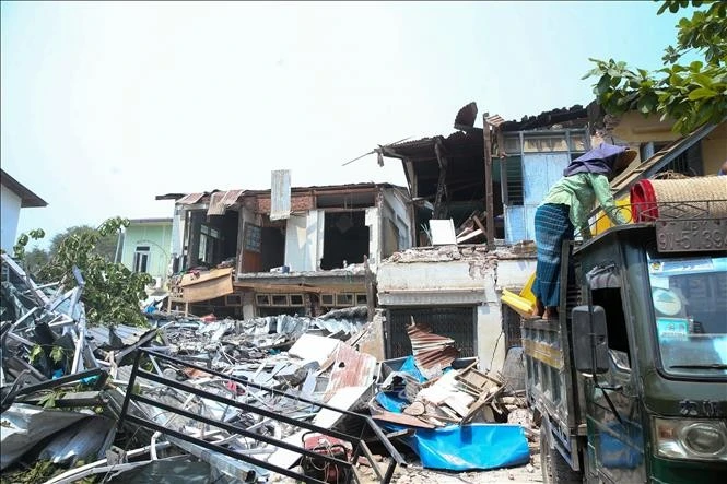 Hiện trường đổ nát sau động đất tại thị trấn Tada-U, Myanmar ngày 2/4/2025.