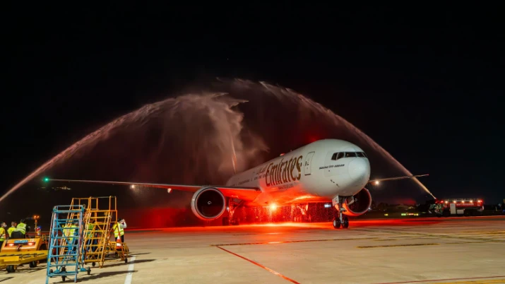Chuyến bay đầu tiên của Emirates tới Đà Nẵng được chào đón bằng nghi lễ phun nước.