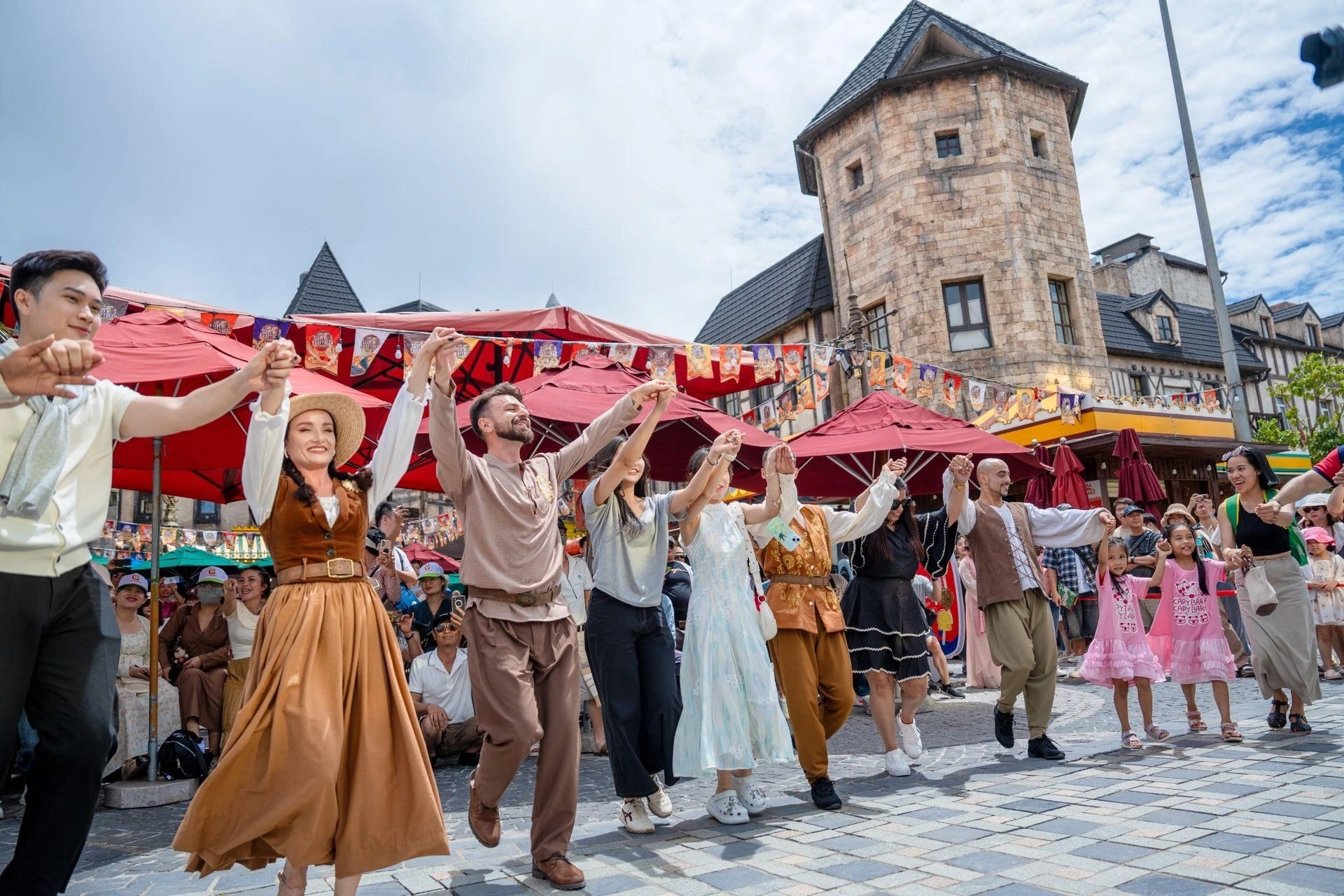 Sun World Ba Na Hills là điểm đến của những hội hè bất tận.