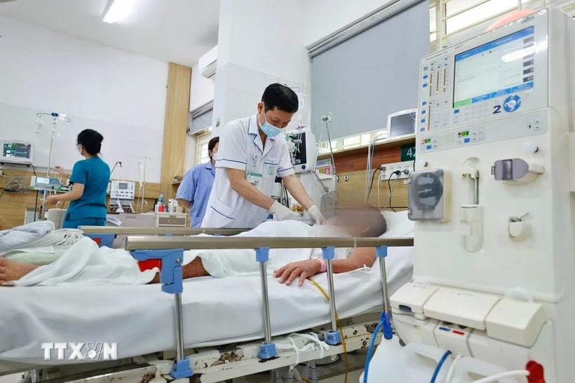 Bệnh nhân bị ngộ độc đang điều trị tại Trung tâm chống độc (Bệnh viện Bạch Mai). Bệnh nhân bị ngộ độc đang điều trị tại Trung tâm chống độc (Bệnh viện Bạch Mai).