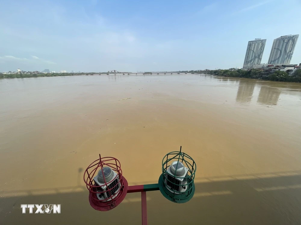 Nước sông Hồng đang rút (ảnh chụp 8h15, ngày 13/9/2024).