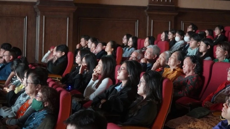 Các ca chiếu phim của đơn vị đều kín ghế.