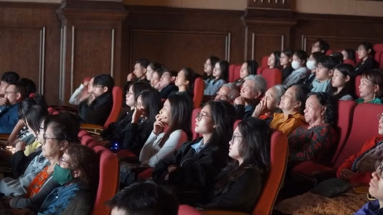 Các ca chiếu phim của đơn vị đều kín ghế.