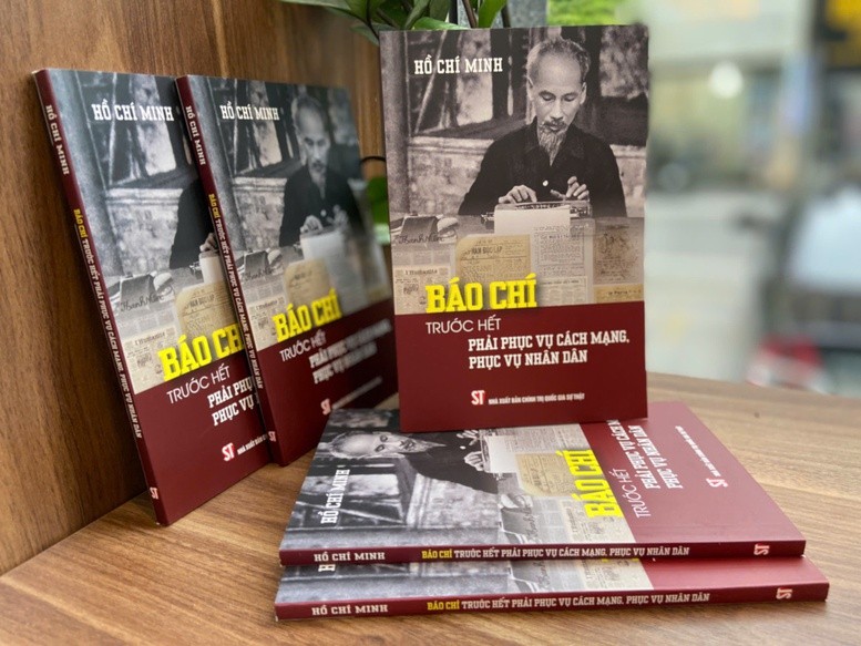 Cuốn sách "Báo chí trước hết phải phục vụ cách mạng, phục vụ nhân dân". Cuốn sách "Báo chí trước hết phải phục vụ cách mạng, phục vụ nhân dân".