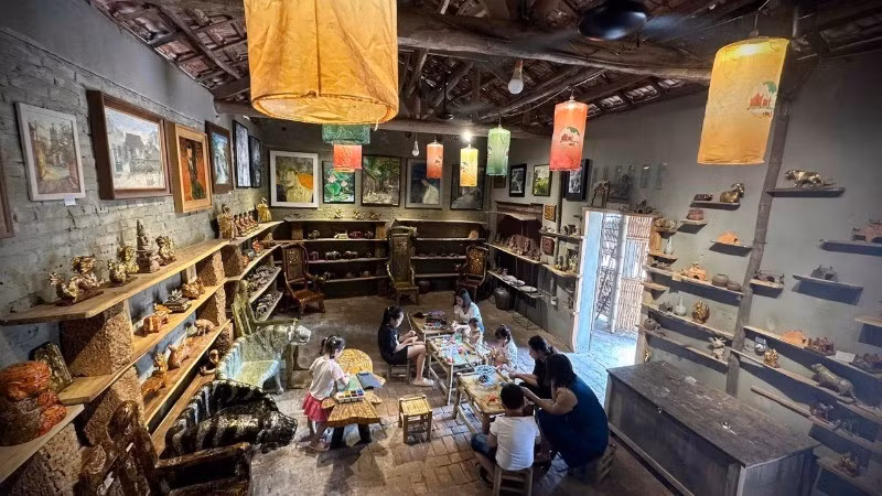 Không gian sáng tạo Phát Studio thu hút khách du lịch bởi những sáng tạo nghệ thuật mang đậm chất làng quê.