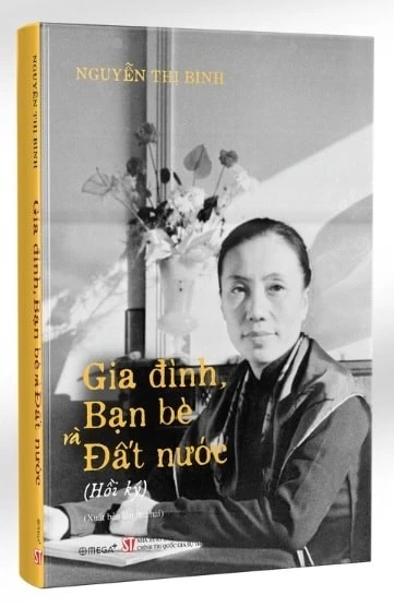 Cuốn hồi ký “Gia đình, bạn bè và đất nước” của bà Nguyễn Thị Bình.