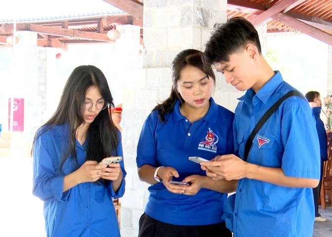 Khi tham gia mạng xã hội, mỗi bạn trẻ cần xác định trách nhiệm của mình. (Ảnh minh họa)