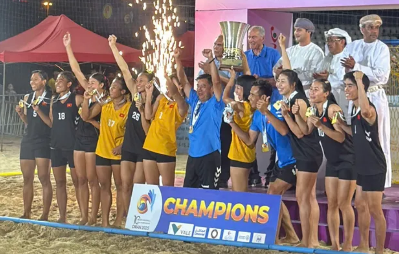 Tuyển bóng ném bãi biển nữ Việt Nam lập cú "hat-trick" danh hiệu số 1 châu lục. Tuyển bóng ném bãi biển nữ Việt Nam lập cú "hat-trick" danh hiệu số 1 châu lục.