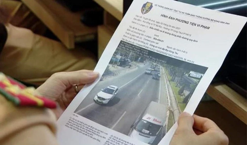 Hình ảnh phương tiện vi phạm qua camera giám sát.