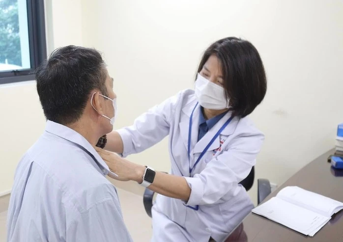 Thăm khám cho người bệnh tại Bệnh viện K.