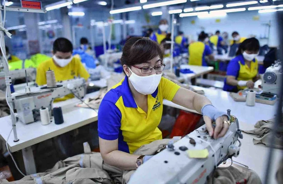 Sản xuất thời trang đạt tiêu chuẩn xanh của EU tại Công ty CP may mặc Sơn Tây.