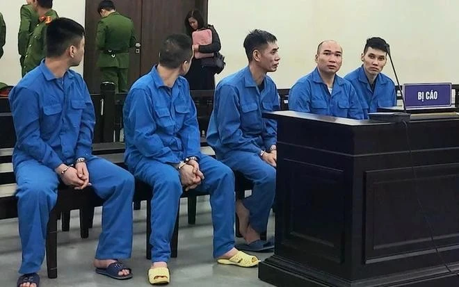 Phạm Mạnh Giỏi cùng đồng phạm tại phiên tòa.