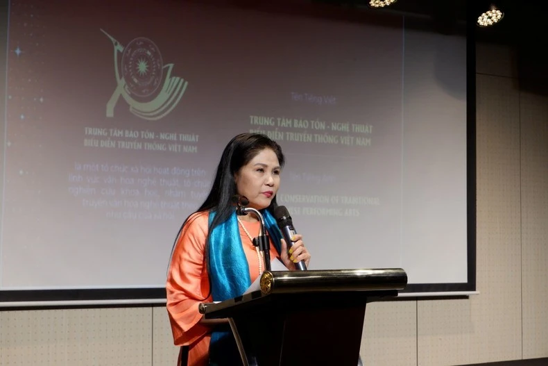 NSND Thanh Ngoan - Giám đốc Trung tâm Bảo tồn Nghệ thuật biểu diễn Truyền thống Việt Nam phát biểu tại buổi lễ.